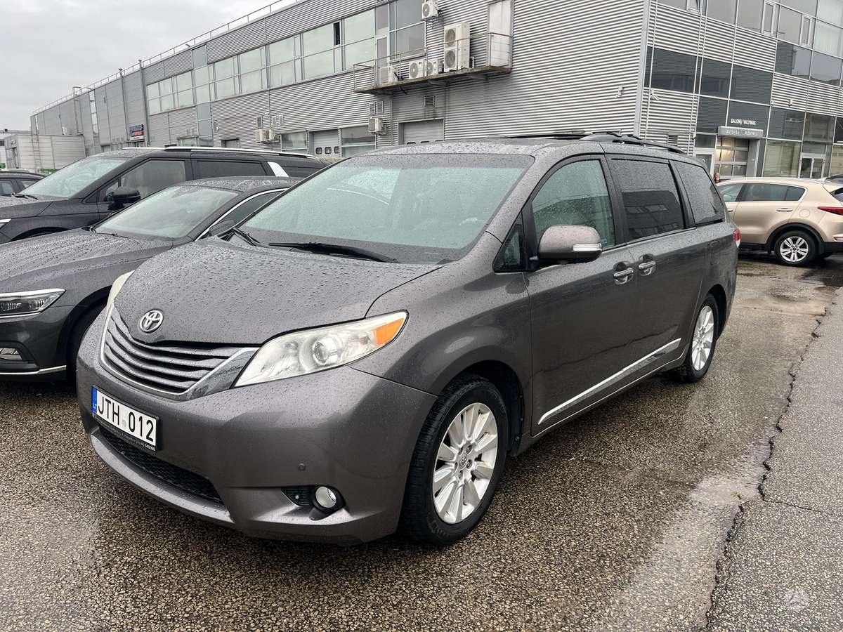 Toyota Sienna - 2