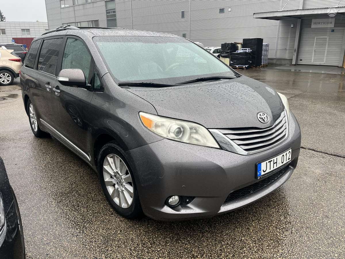 Toyota Sienna - 4