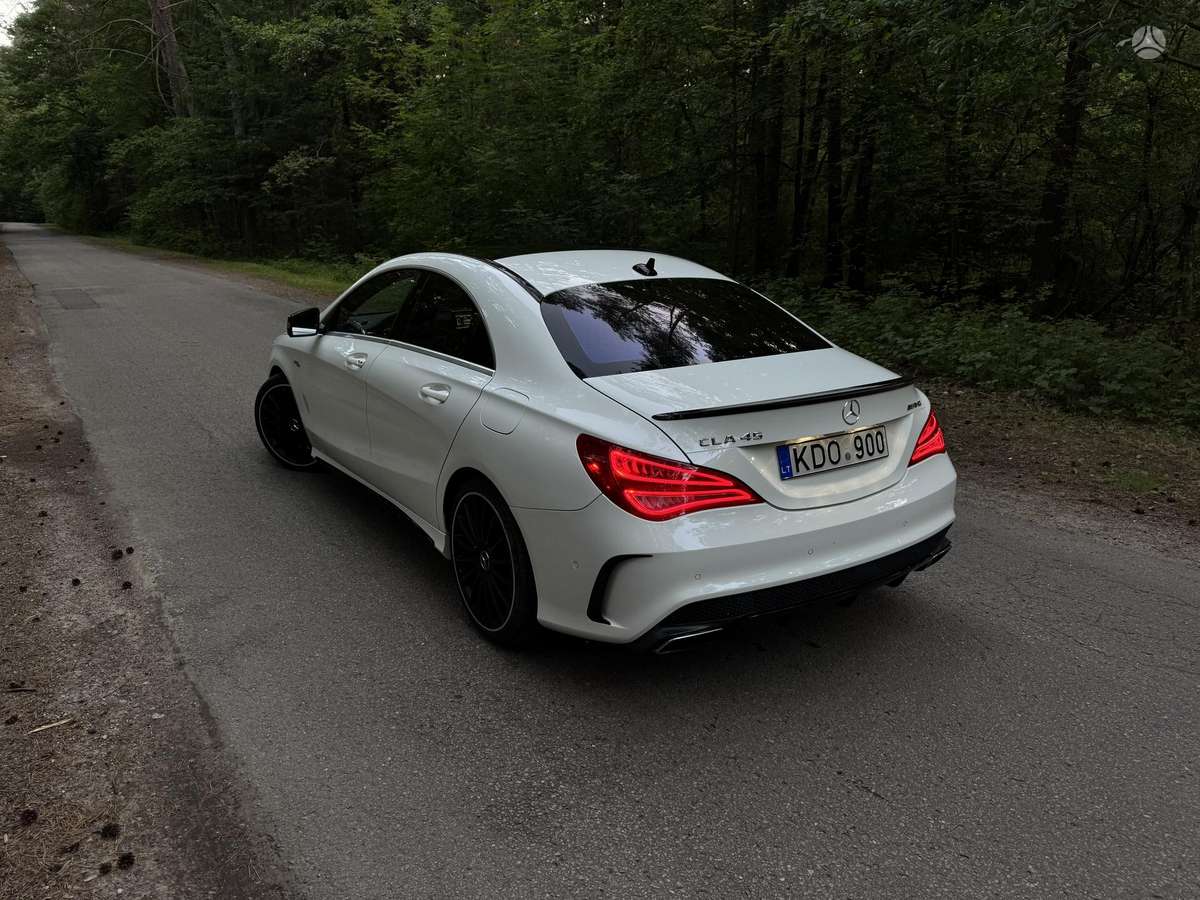 Mercedes-Benz CLA45 AMG - 8