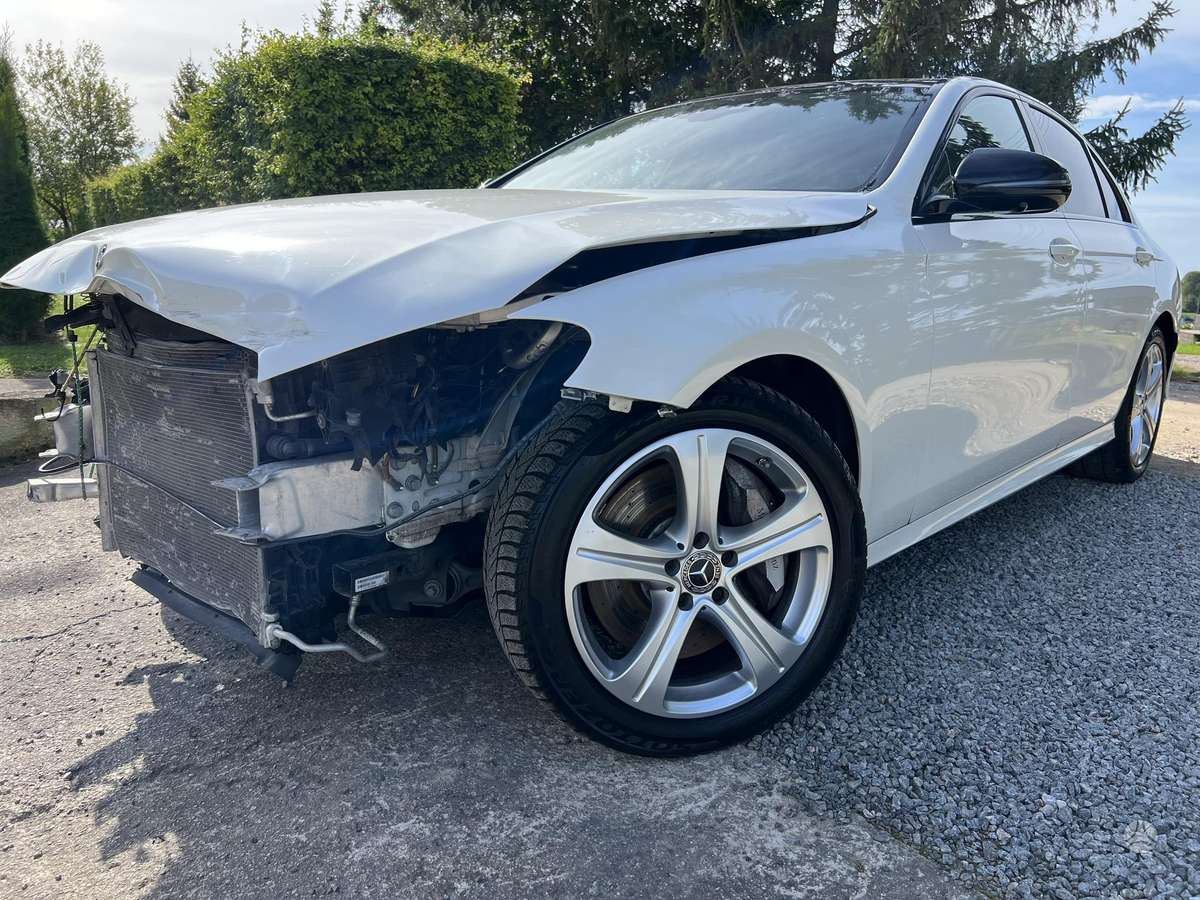 Mercedes-Benz E350 - 10
