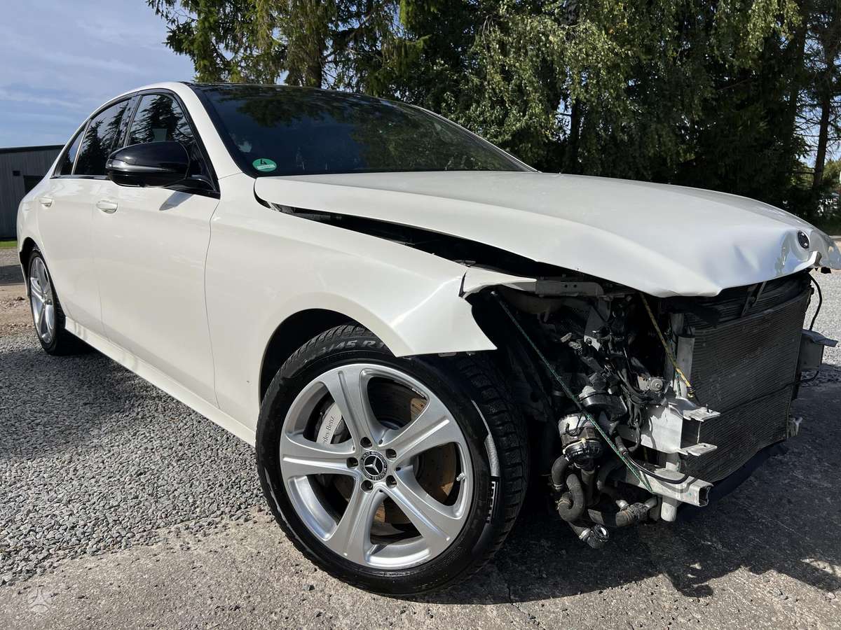 Mercedes-Benz E350 - 11