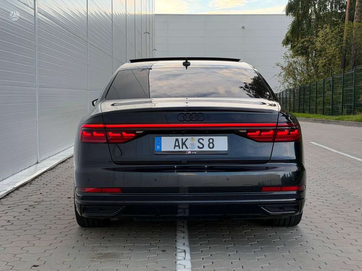 Audi A8 - 8