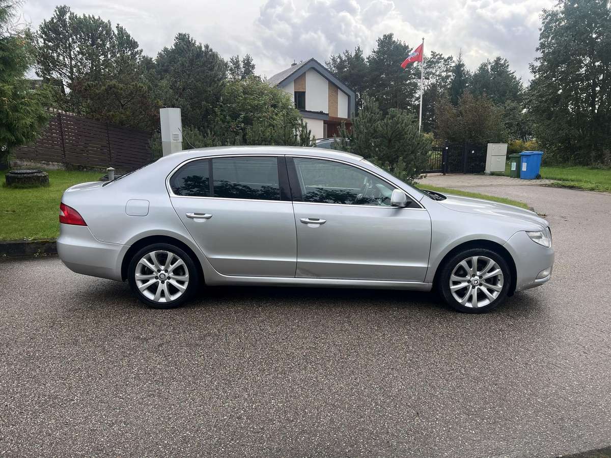 Skoda Superb, 2.0 l., Седан