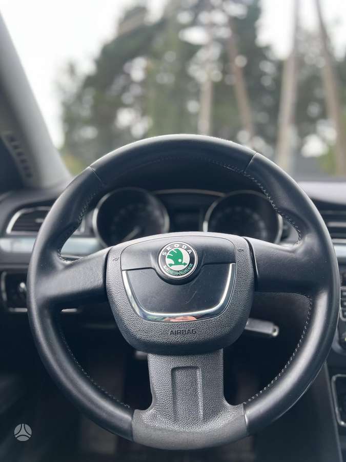 Skoda Superb, 2.0 l., Седан