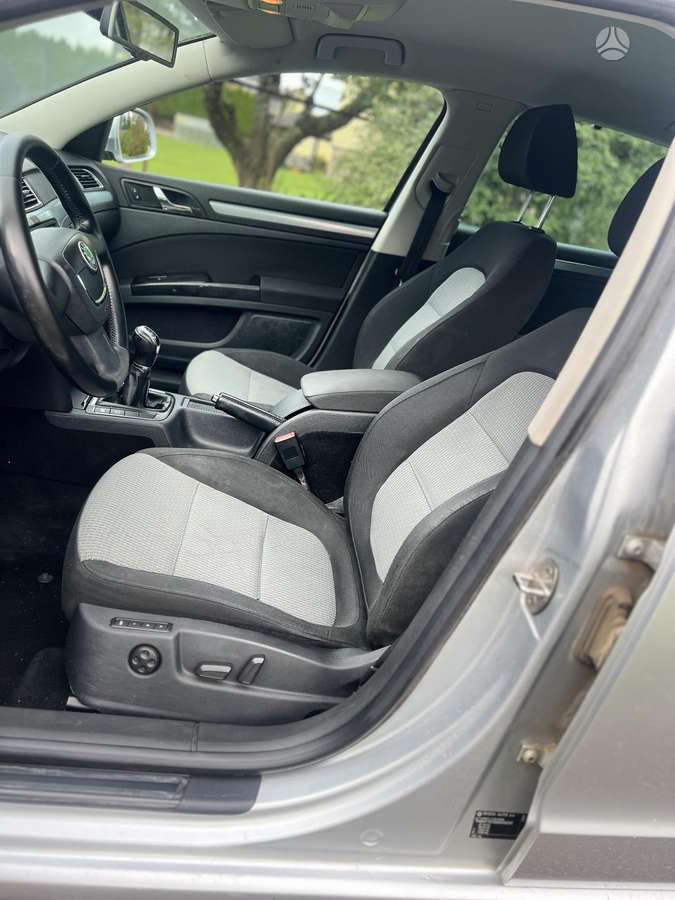 Skoda Superb, 2.0 l., Седан