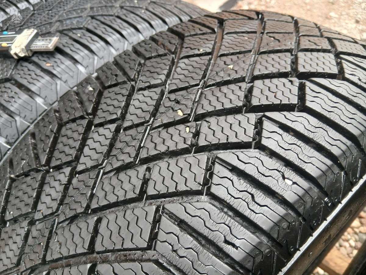 Continental, universalios 215/55 R18