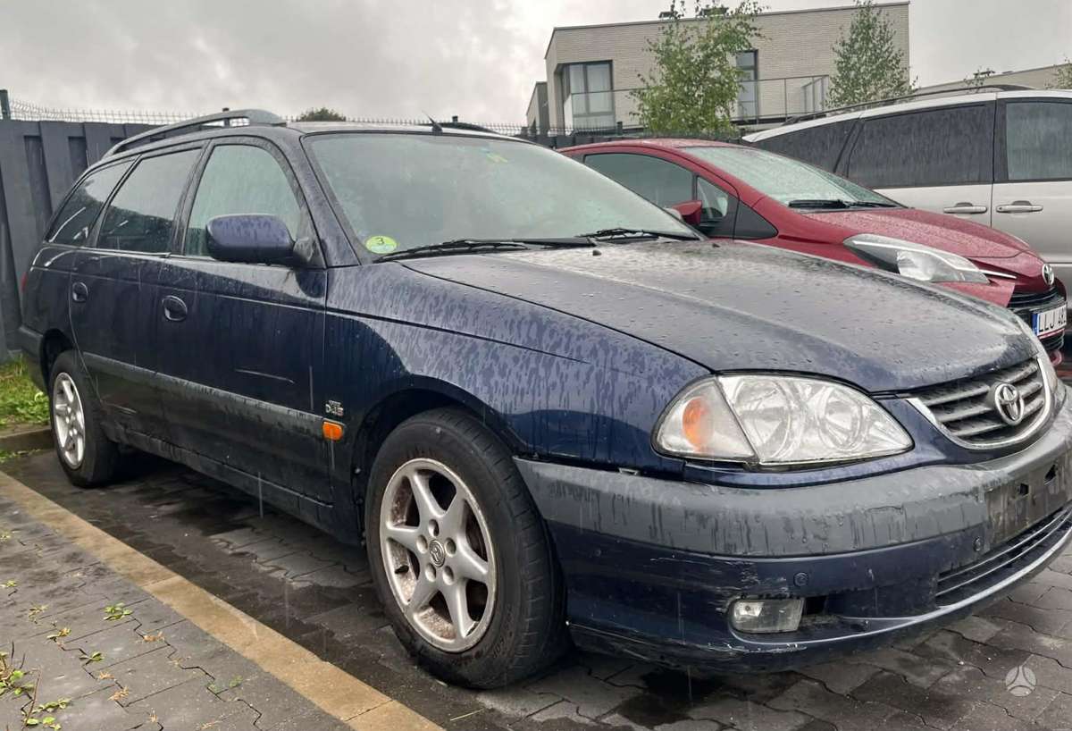 Toyota Avensis - 2
