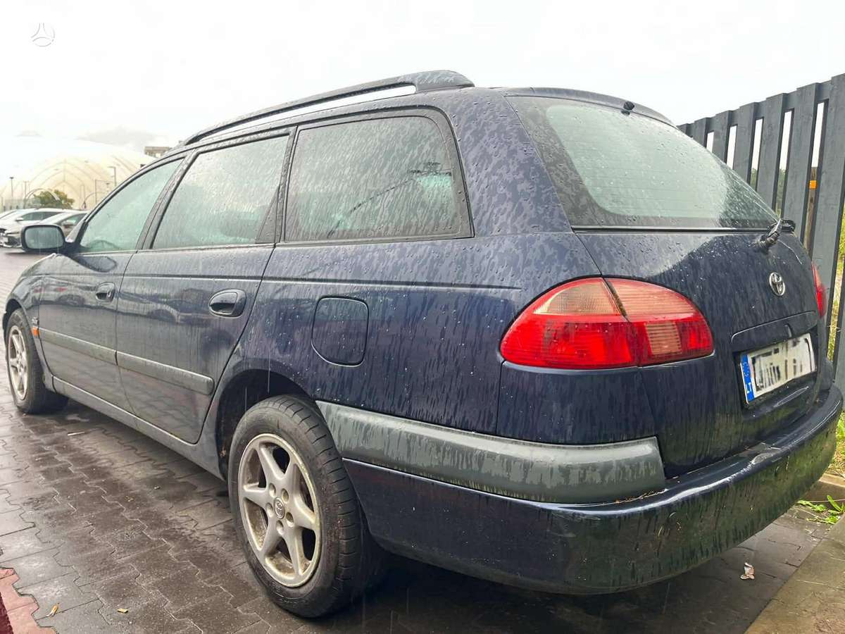 Toyota Avensis - 4