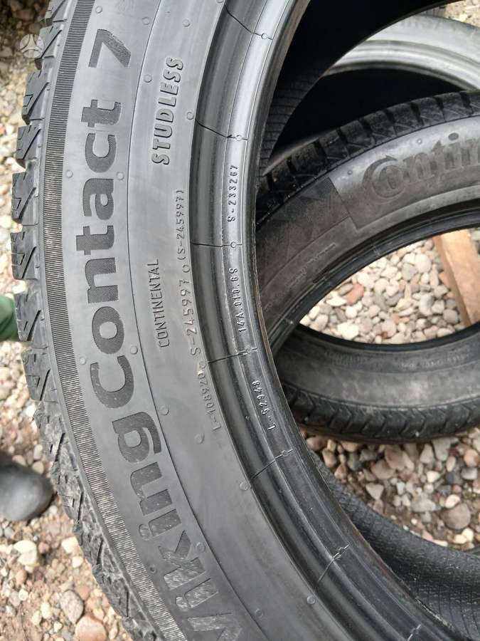 Continental, universalios 215/55 R18