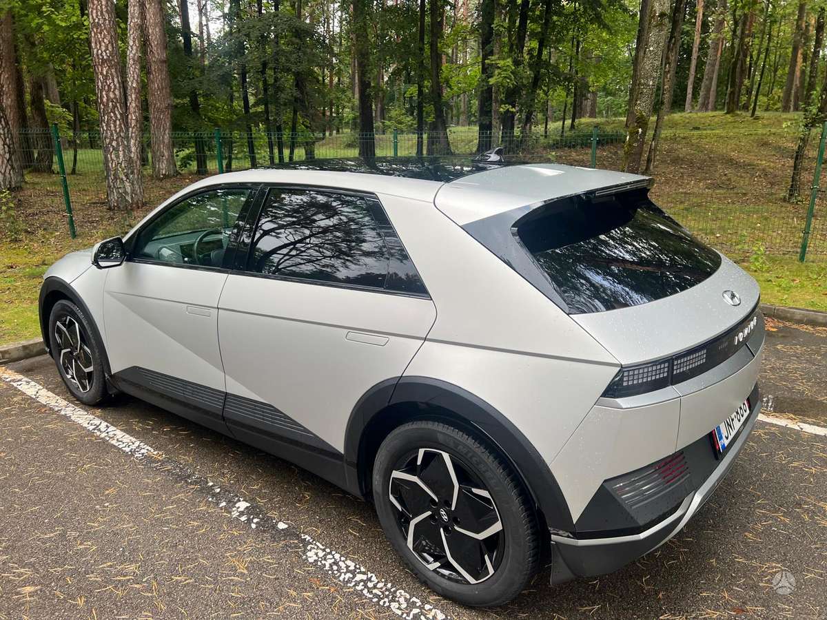 Hyundai IONIQ 5 - 5