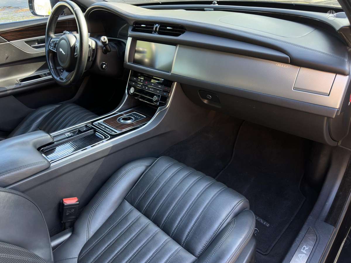 Jaguar XF, 3.0 l., Седан