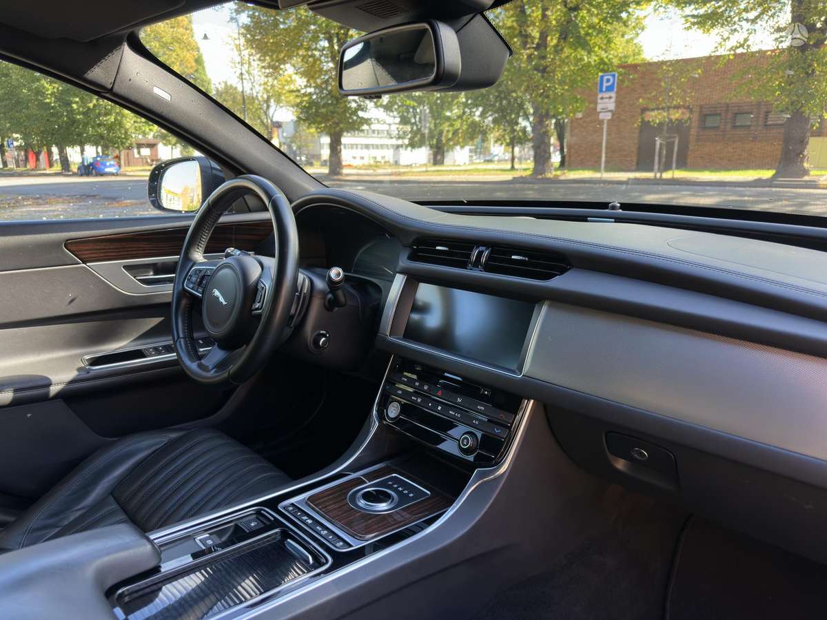 Jaguar XF, 3.0 l., Седан