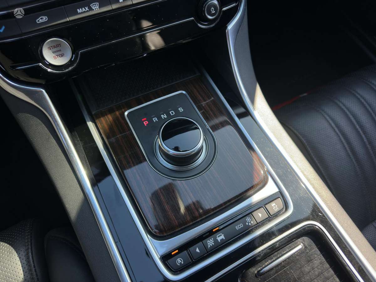 Jaguar XF, 3.0 l., Седан