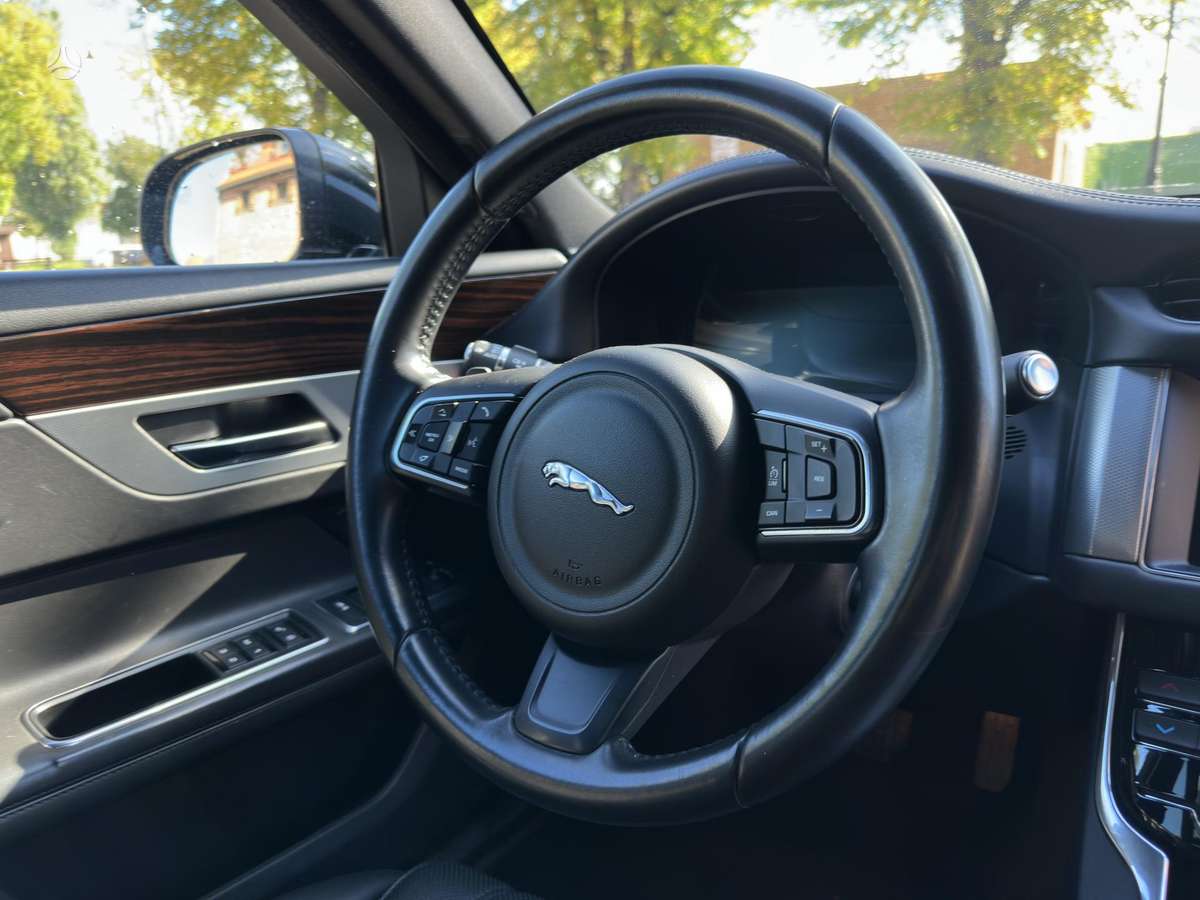 Jaguar XF, 3.0 l., Седан