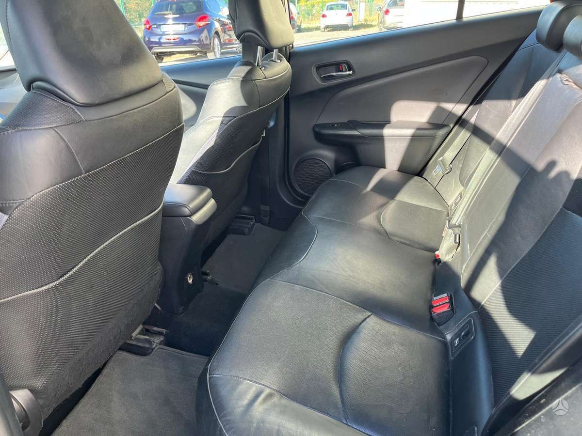 Toyota Prius - 4