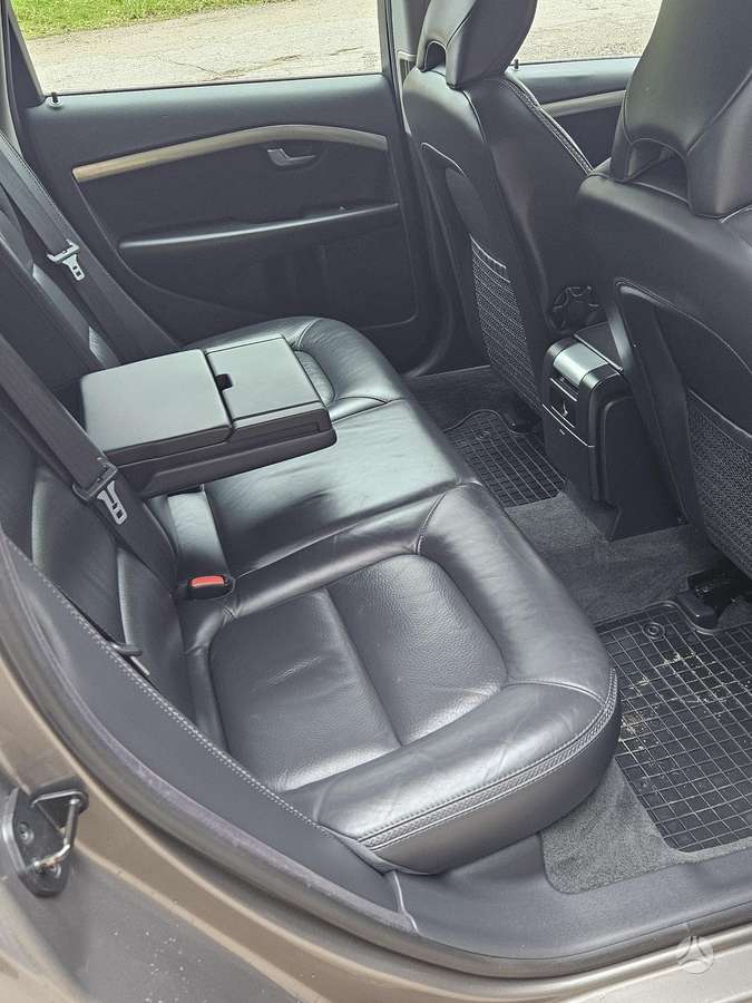 Volvo XC70, 2.4 l., wagon