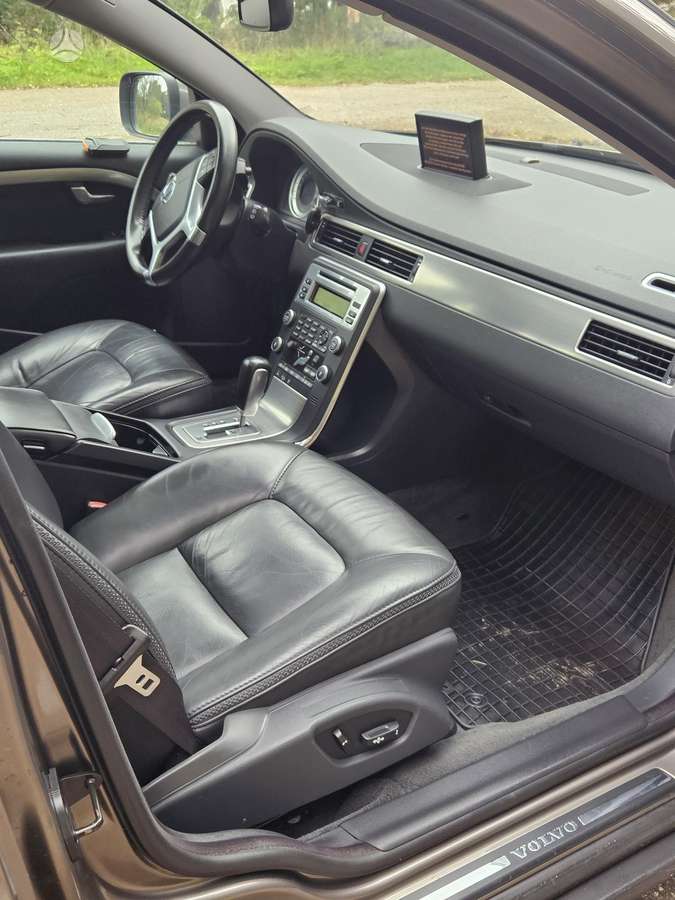Volvo XC70, 2.4 l., wagon