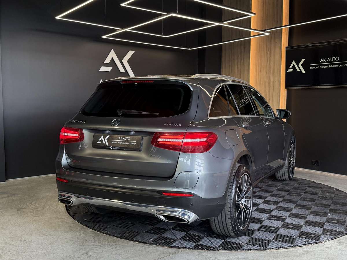 Mercedes-Benz GLC350 - 11