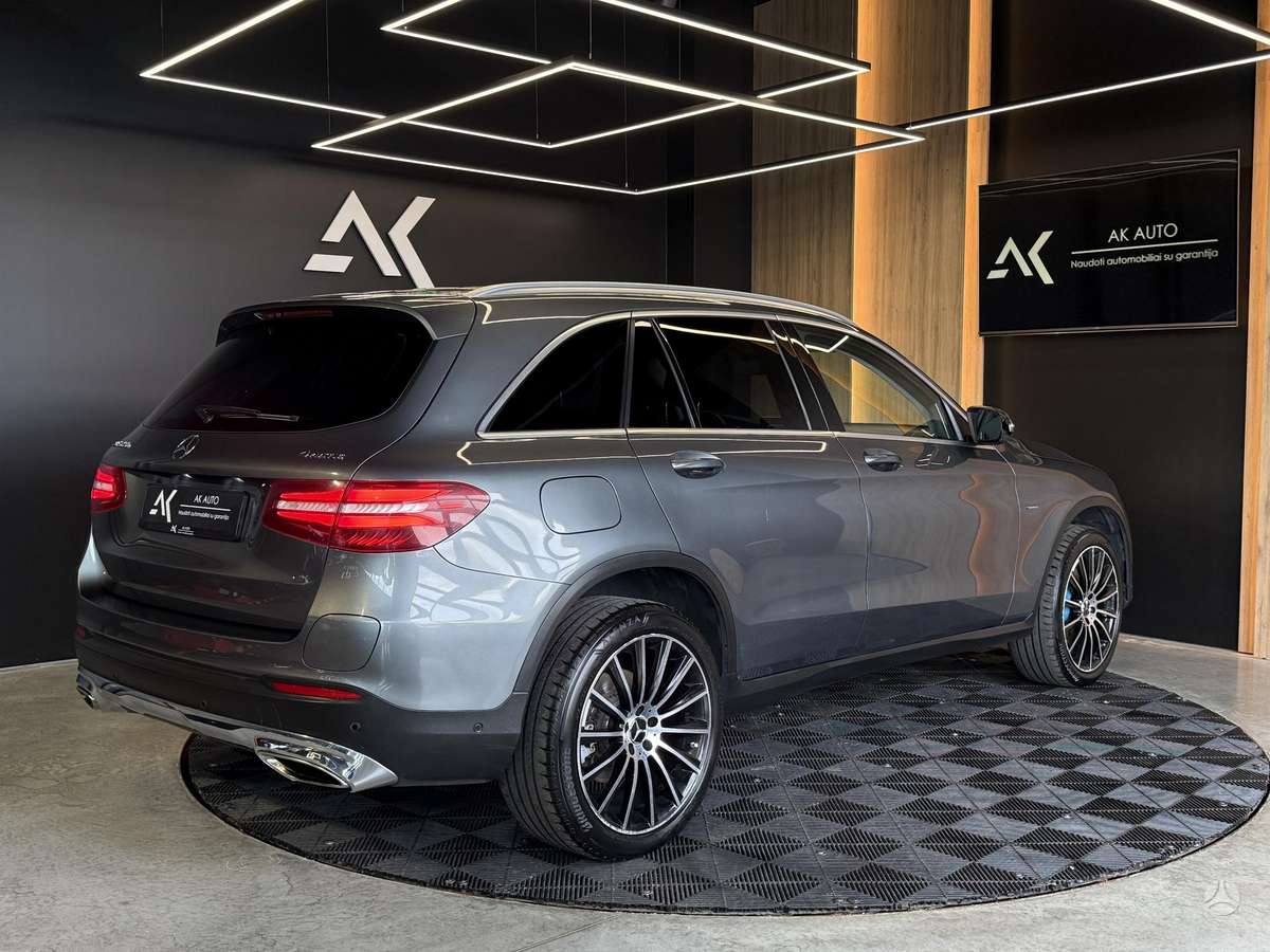Mercedes-Benz GLC350 - 12