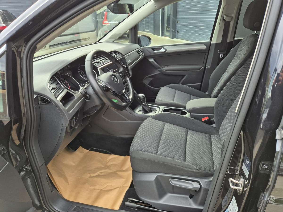 Volkswagen Touran - 9