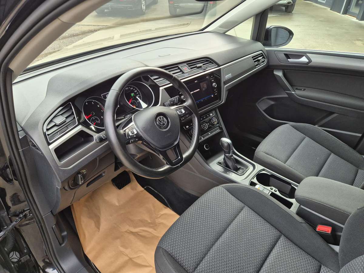 Volkswagen Touran - 10