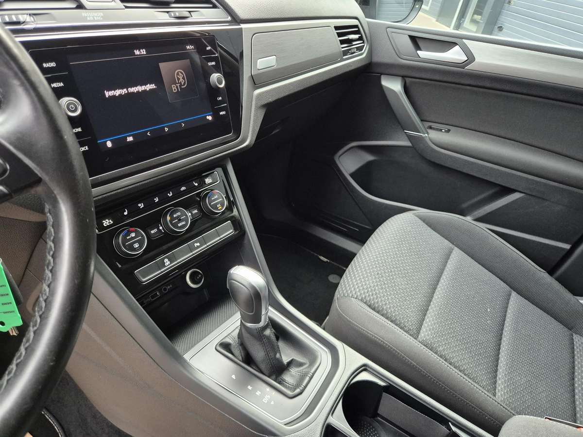 Volkswagen Touran - 11