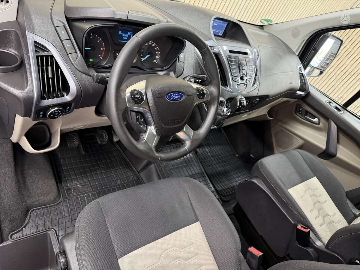 Ford Tourneo Custom - 2