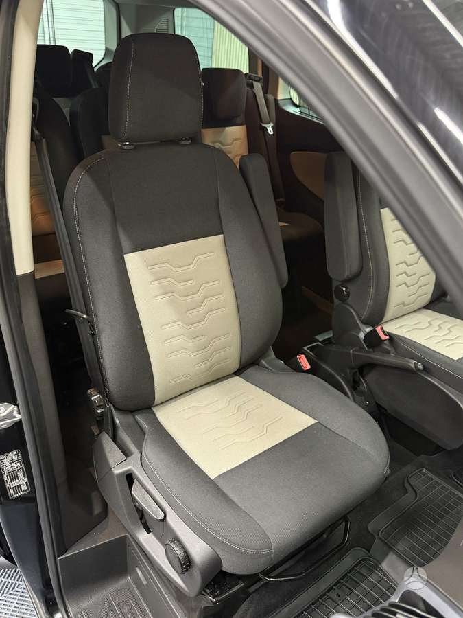 Ford Tourneo Custom - 11