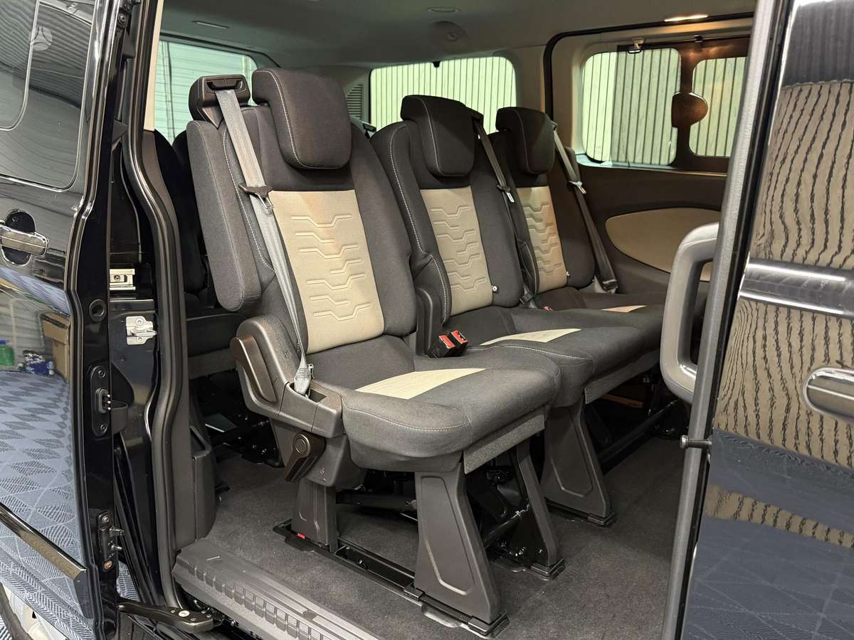 Ford Tourneo Custom - 12