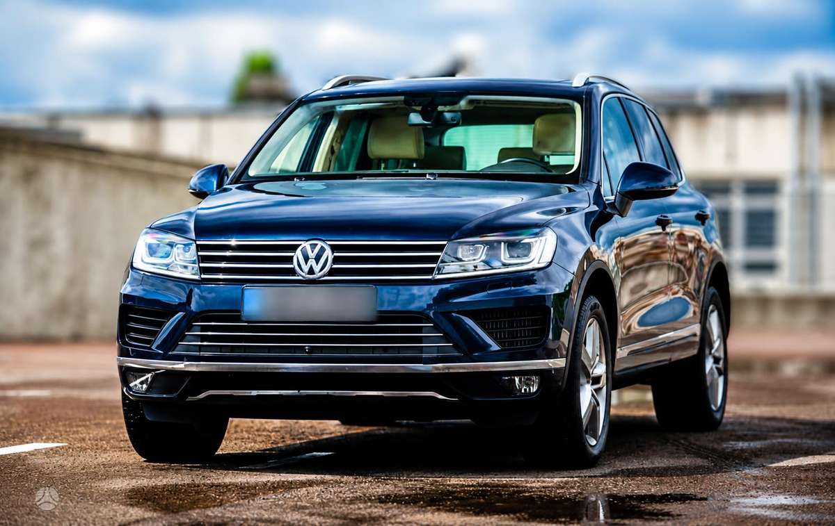 Volkswagen Touareg - 1