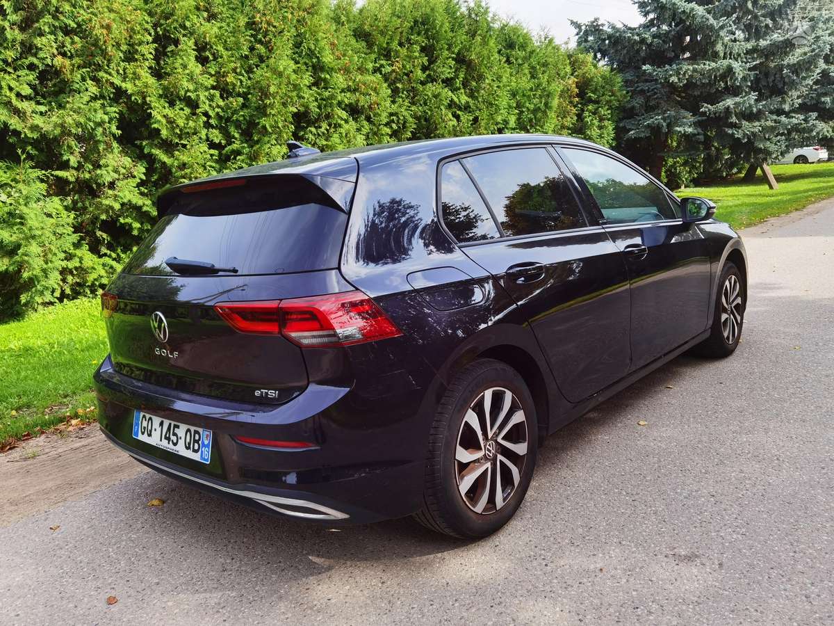 Volkswagen Golf - 1