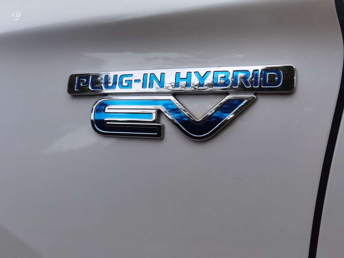 Mitsubishi Outlander - 2