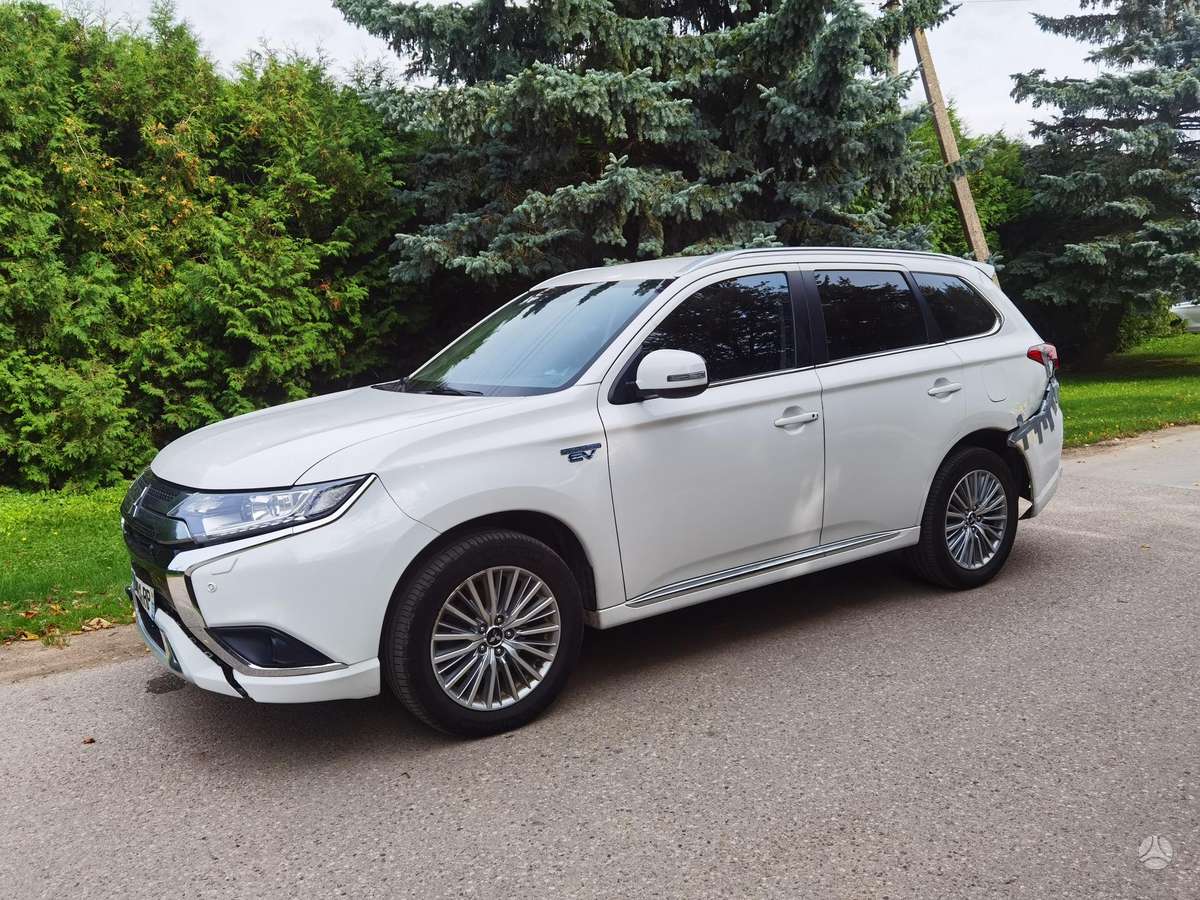 Mitsubishi Outlander - 1