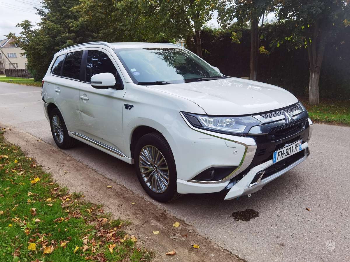 Mitsubishi Outlander - 4