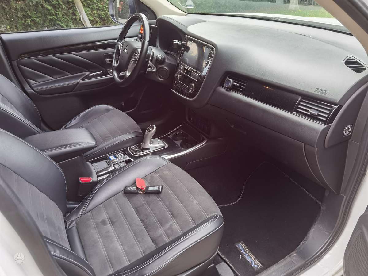 Mitsubishi Outlander - 11