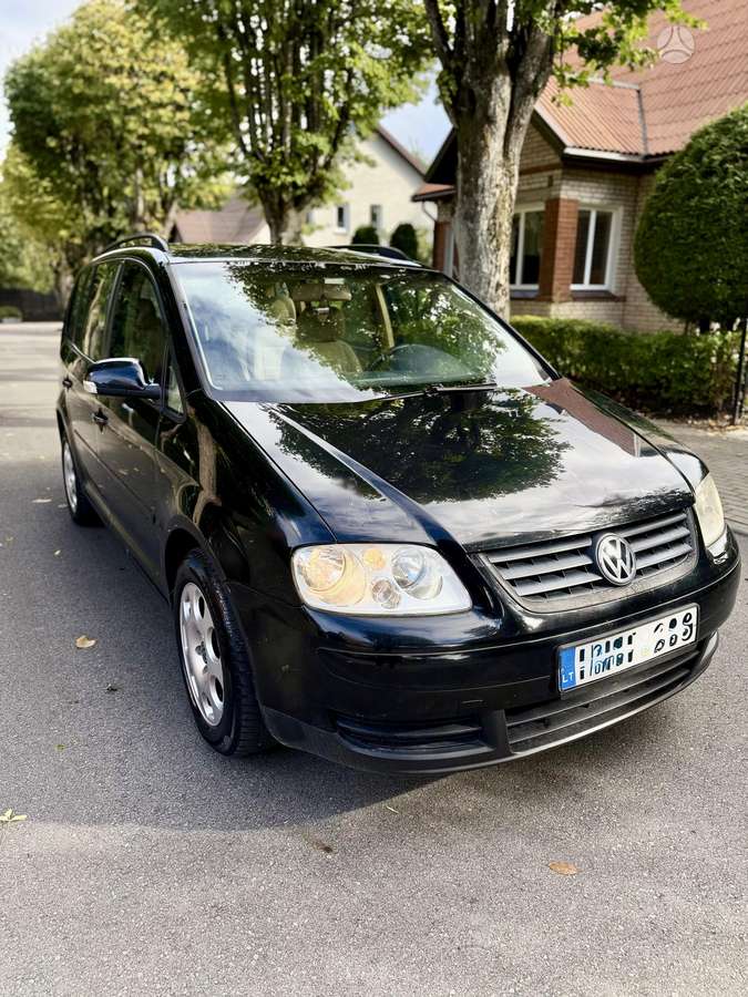 Volkswagen Touran - 1