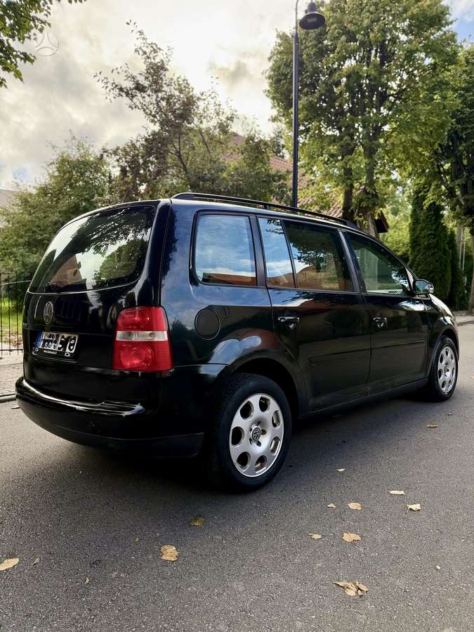 Volkswagen Touran - 4