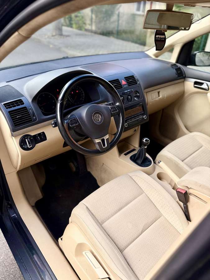 Volkswagen Touran - 8