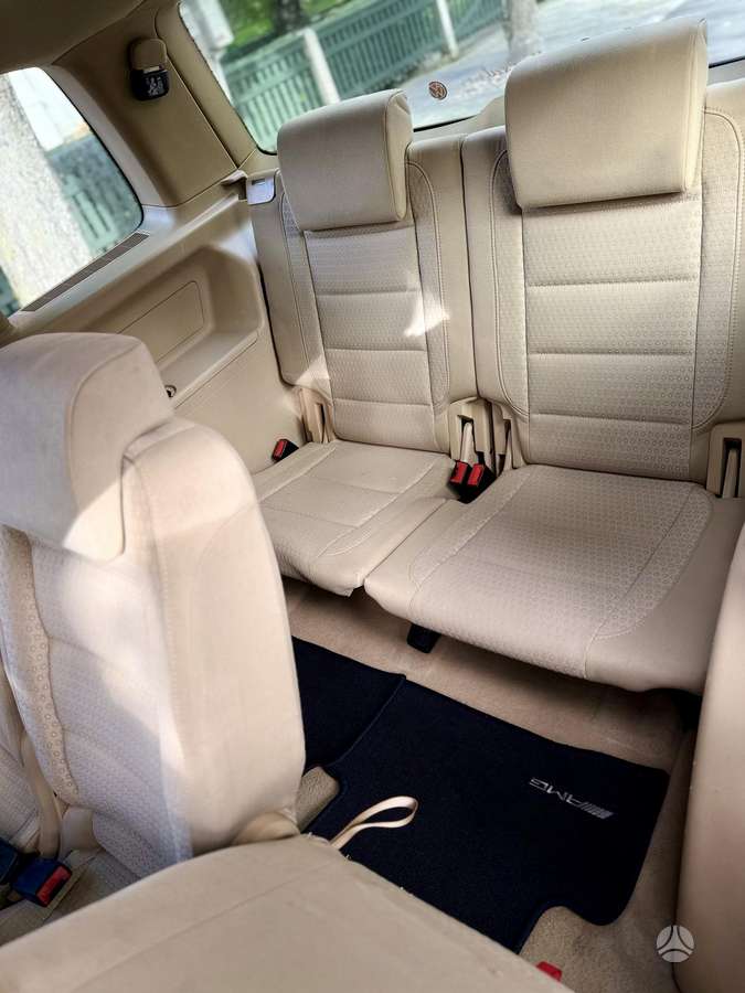 Volkswagen Touran - 10
