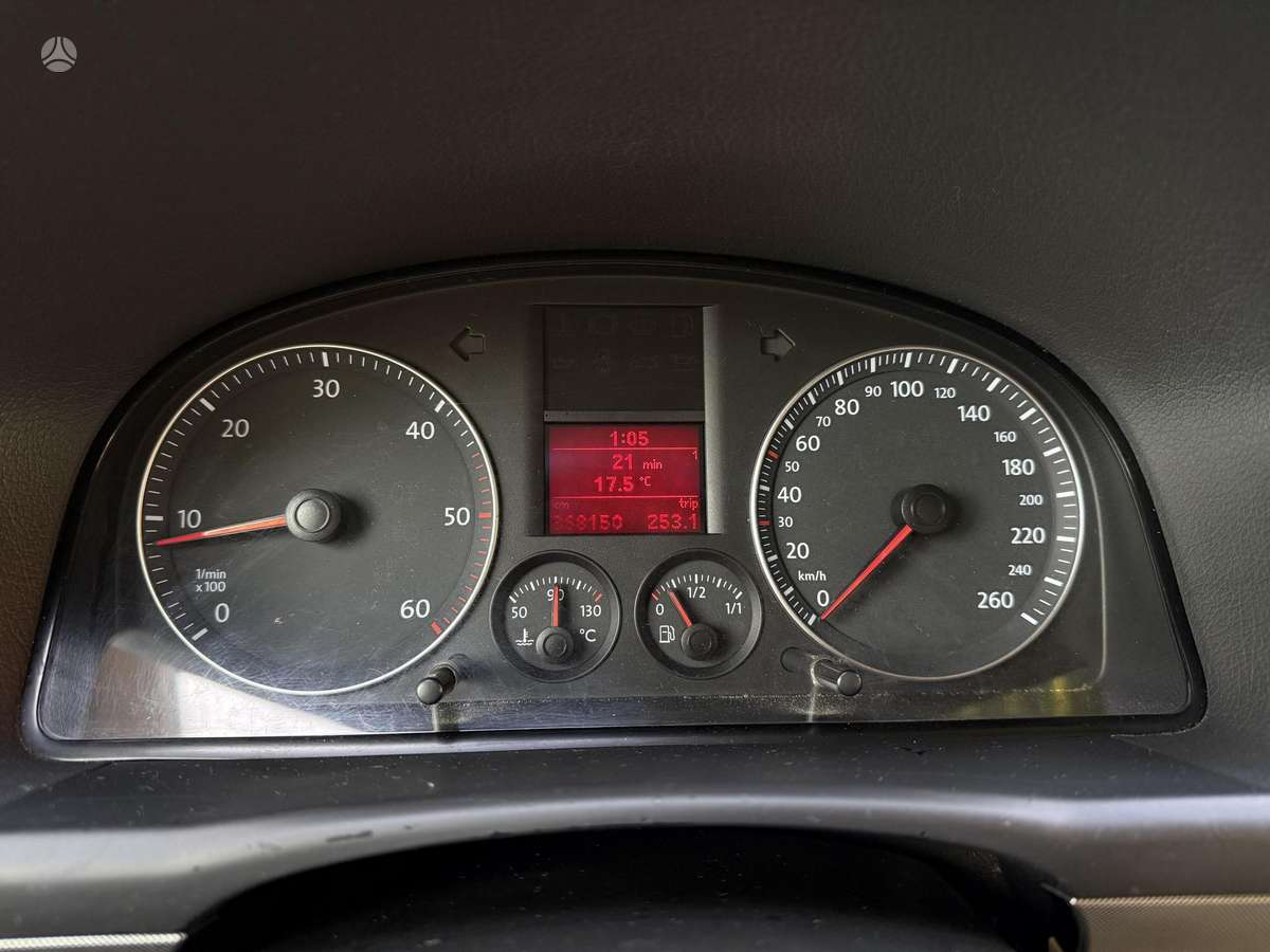 Volkswagen Touran - 11