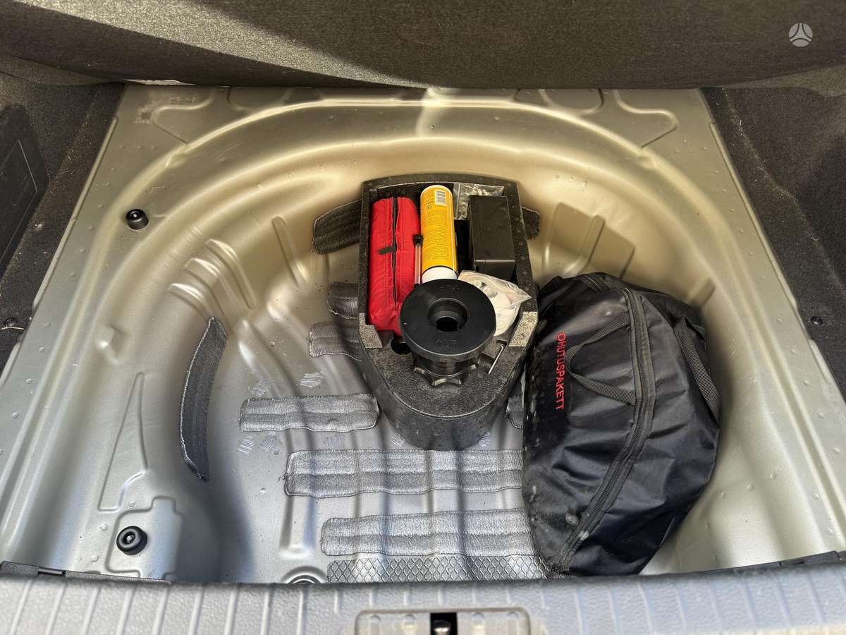 Volkswagen Passat - 12