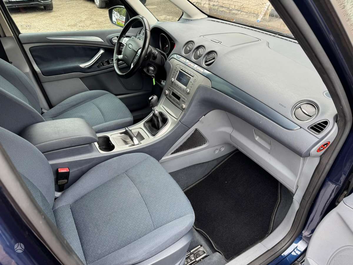 Ford Galaxy - 8