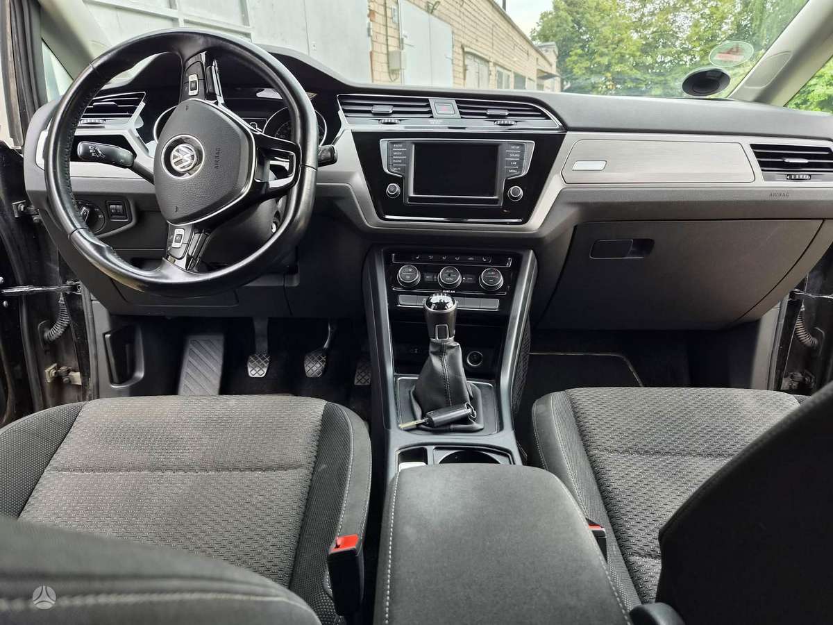 Volkswagen Touran - 8