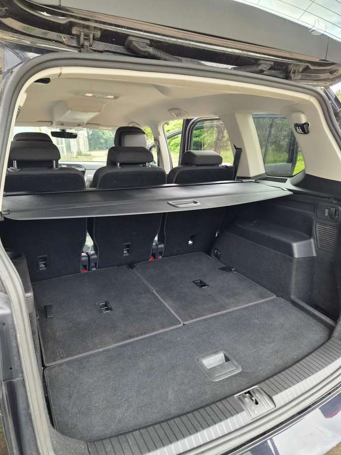 Volkswagen Touran - 9