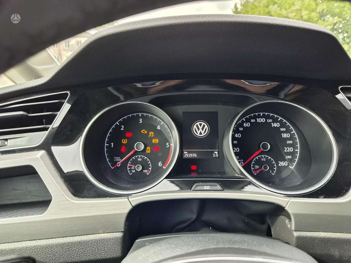 Volkswagen Touran - 10