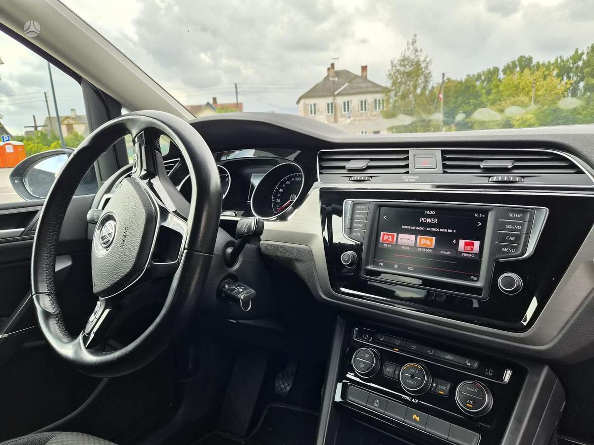 Volkswagen Touran - 12