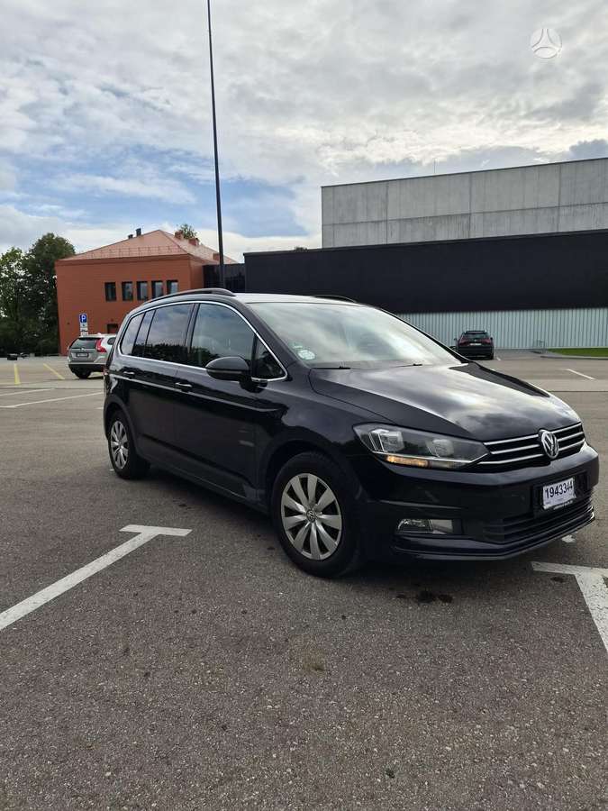 Volkswagen Touran - 1