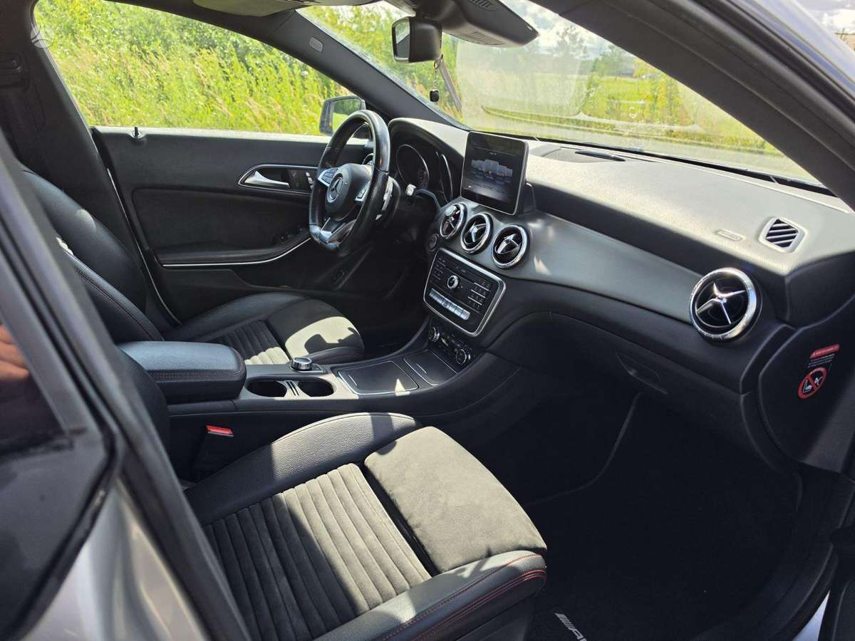 Mercedes-Benz CLA220 - 11