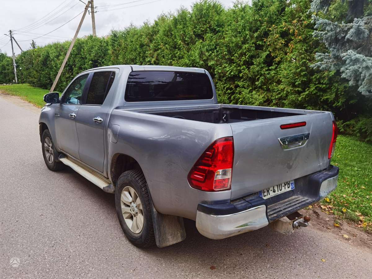 Toyota Hilux - 1