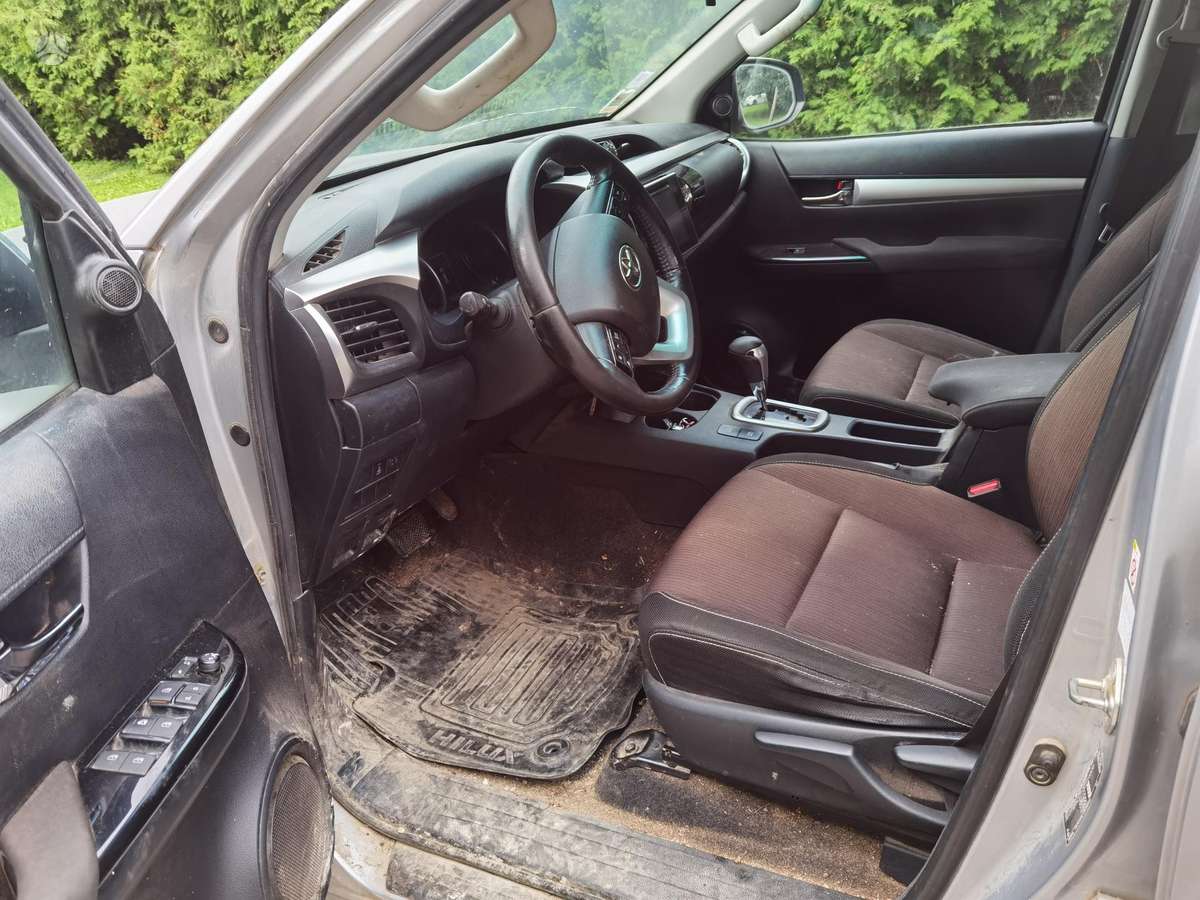 Toyota Hilux - 8